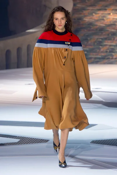 Look 32